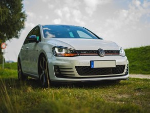 Gracias a sus nueve filtros, no tendrás que recorrerte todos los concesionarios en  busca de un Volkswagen de ocasión en Galicia que se ajuste a tus criterios