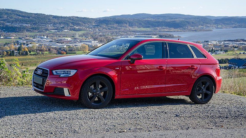 El Audi A3 2017 es un sedán de buenas cualidades sobre el asfalto