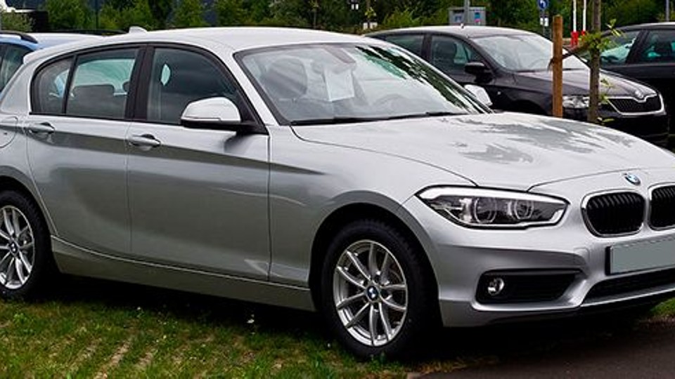El BMW Serie 1 2015 es un compacto premium de corte deportivo