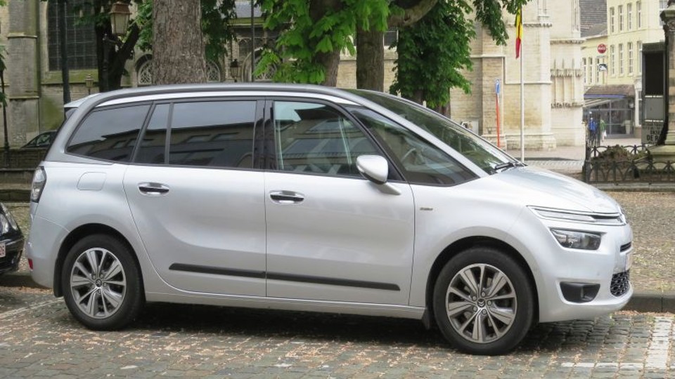 El Citroën Grand C4 Picasso 2016 es una actualización de su segunda generación, presentada en 2013