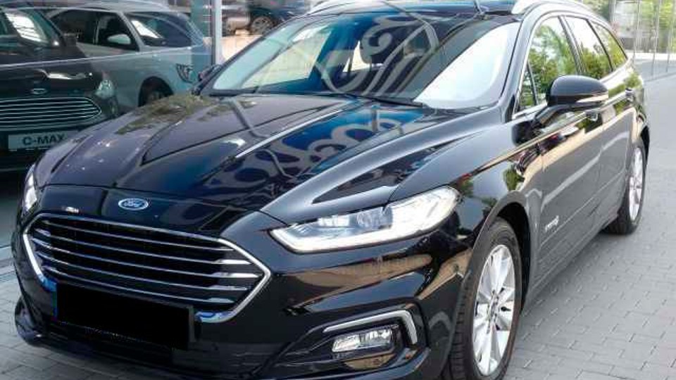 El Ford Mondeo 2019 transmite mucha seguridad y control al volante