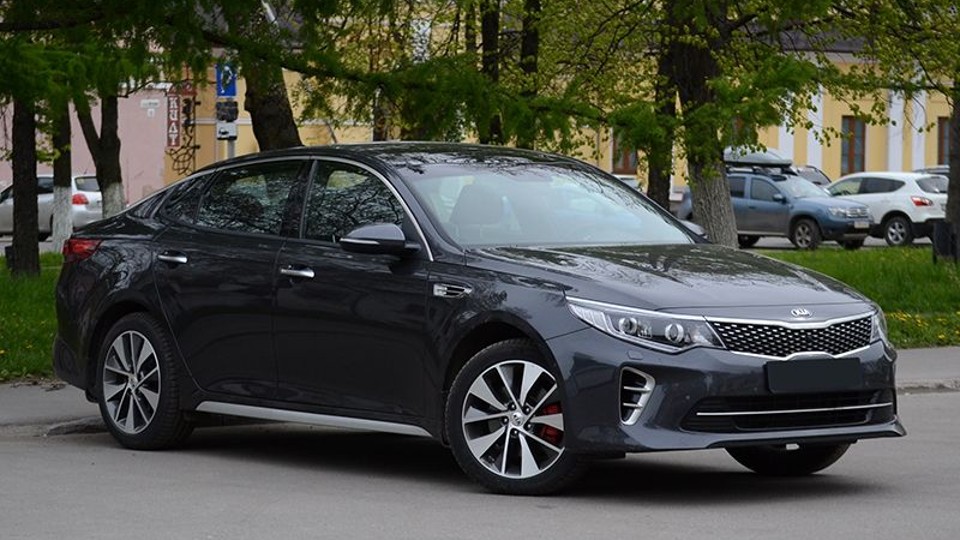 El Kia Optima 2017 es un sedán que pertenece a la cuarta generación de la gama