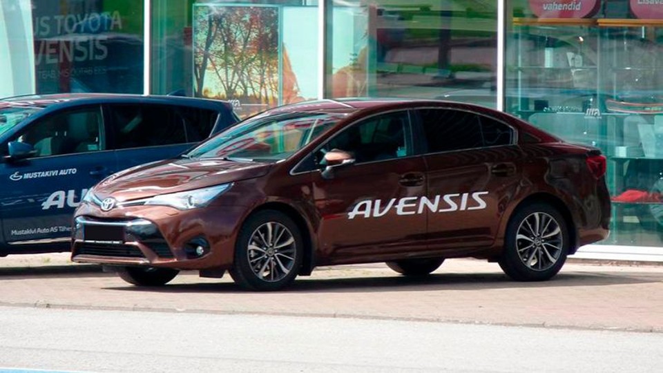 El Toyota Avensis 2016 pertenece a la tercera generación de la gama