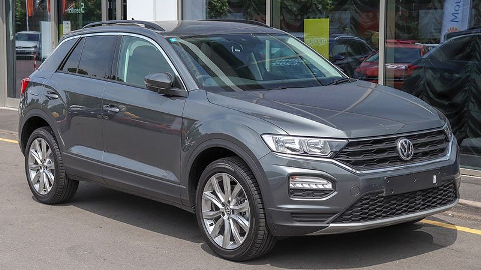 El Volkswagen T-Roc 2018 es un crossover de corte premium que ofrece una estética cuidada y una buena dinámica sobre el asfalto