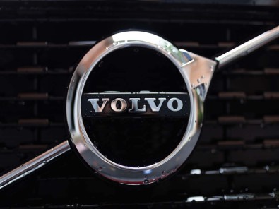 Además, la palabra Volvo significa en latín “yo ruedo”, una clara referencia a la empresa SKF Además, la palabra Volvo significa en latín “yo ruedo”, una clara referencia a la empresa SKF