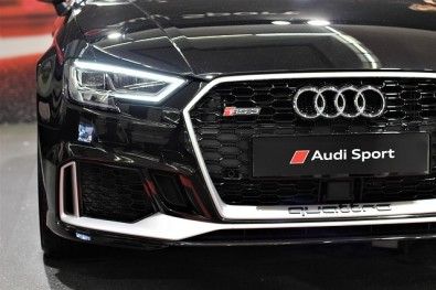 El Audi RS3 Sportback está disponible solo en carrocería de cinco puertas El Audi RS3 Sportback está disponible solo en carrocería de cinco puertas