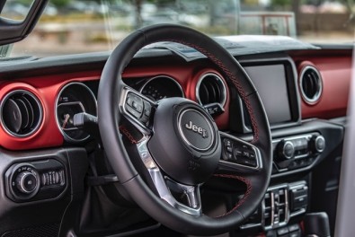 El Jeep Cherokee incluye un sistema multimedia Uconnect HD Smartouch