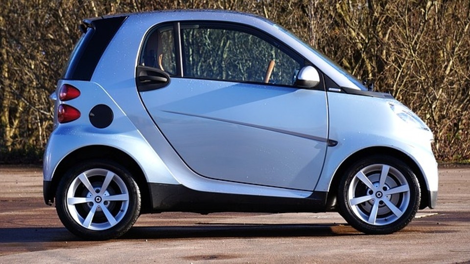 Smart surge de la necesidad de crear un automóvil pequeño que  sirviese para circular con facilidad por la ciudad