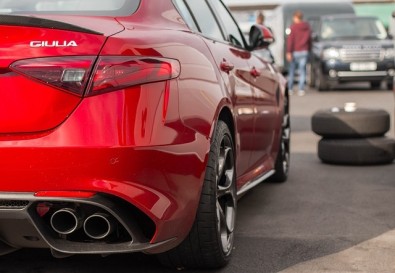 El Alfa Romeo Giulia es un vehículo de tracción trasera, aunque con  determinados motores puede equipar tracción total