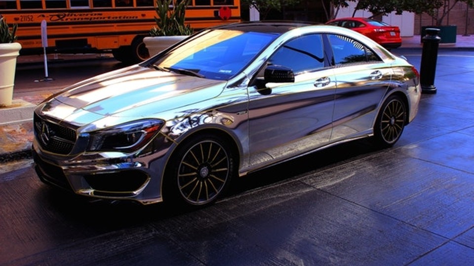 El Mercedes CLA se rediseñó en 2016 y se añadieron nuevos  elementos en su diseño y equipamiento