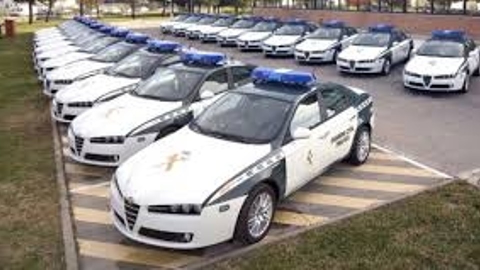 Coches de la Guardia Civil a subasta desde 100 euros