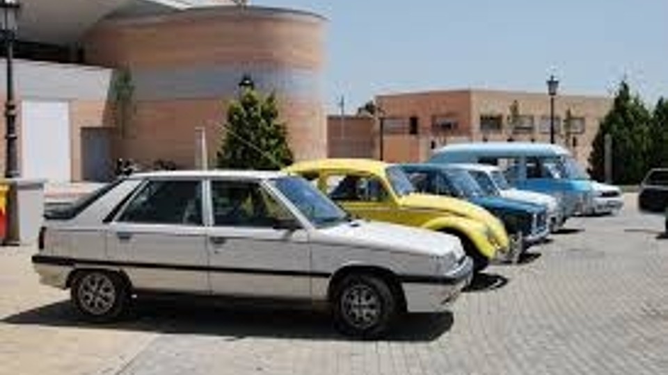 Coches de más de 10 años, los que menos van al taller