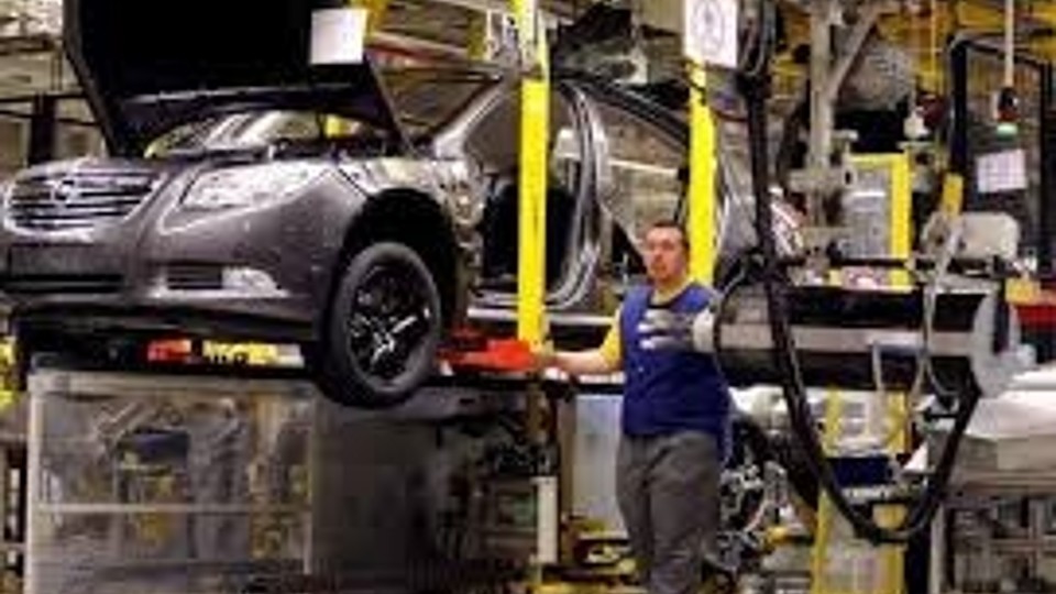 Fabricación de vehículos: el sueldo medio de los trabajadores del sector ha subido en la crisis