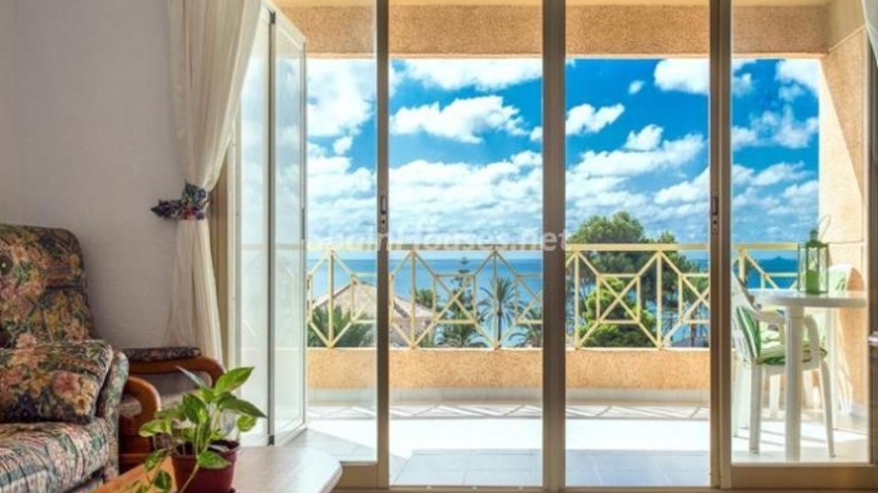 La venta de vehículos usados duplica la de nuevos, mientras que en vivienda dos de cada tres operaciones son de ocasión