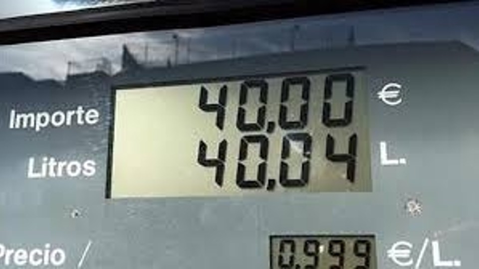 Los combustibles bajan sus precios en pleno mes de agosto