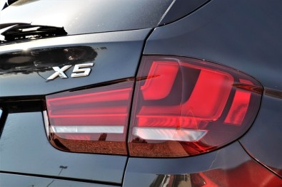 Los motores del BMW X5 vienen con tracción a las cuatro ruedas y con una caja de cambios automática de 8 relaciones Steptronic Los motores del BMW X5 vienen con tracción a las cuatro ruedas y con una caja de cambios automática de 8 relaciones Steptronic
