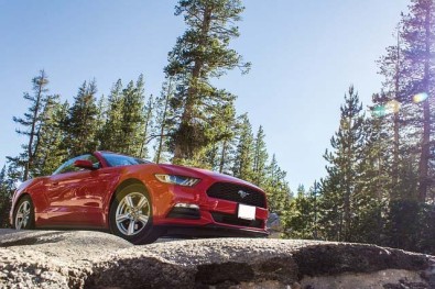 El Ford Mustang se vende también en versión descapotable y con techo de lona eléctrico