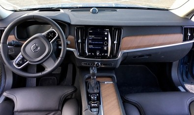 Lo que más llama la atención del interior del Volvo V90 es un sistema de  infoentretenimiento denominado Volvo Sensus