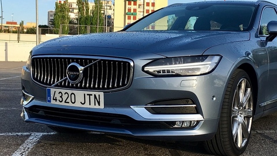 El Volvo V90 es un familiar de alta gama de la firma Volvo de grandes prestaciones y  tecnología puntera