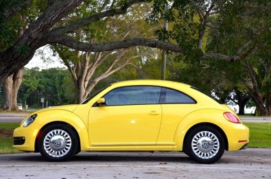 El Volkswagen Beetle se puede equipar con cambio automático o manual El Volkswagen Beetle se puede equipar con cambio automático o manual