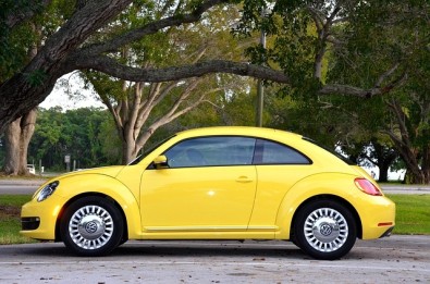 El Volkswagen Beetle se puede equipar con cambio automático o  manual