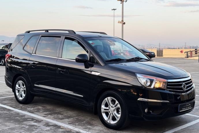 SSANGYONG RODIUS 2.2 XDi LIMITED AUTO. con 7 PLAZAS, CUERO, PARKTRONIC...