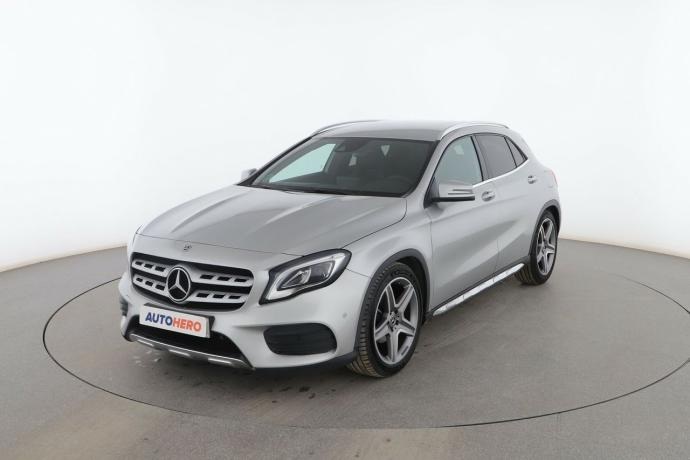 MERCEDES-BENZ GLA 200 AMG Line