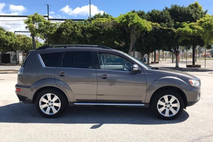 MITSUBISHI OUTLANDER 2.2 KAITEKI 4WD 7 PLAZAS