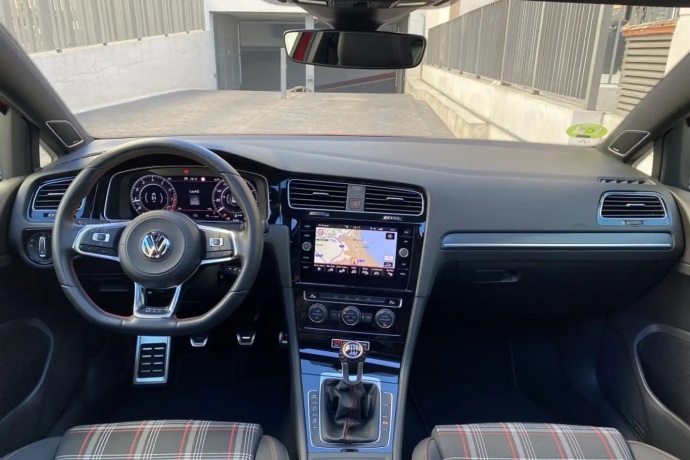 VOLKSWAGEN GOLF GTI 2.0 TSI
