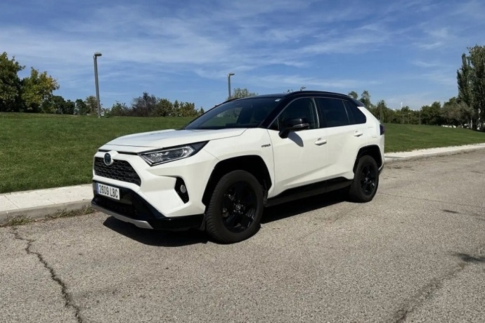 TOYOTA RAV-4 2.5 hybrid 4WD Feel!