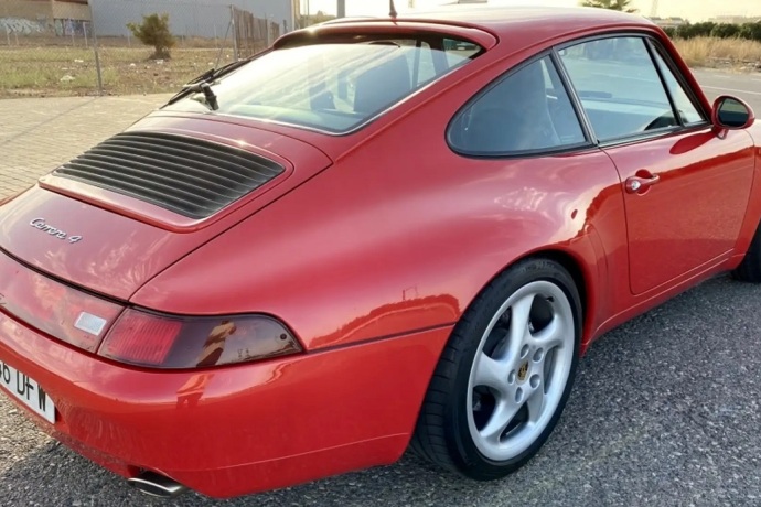 PORSCHE 993 Carrera 4