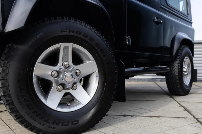 LAND-ROVER DEFENDER 2.2 D HT 90" SE