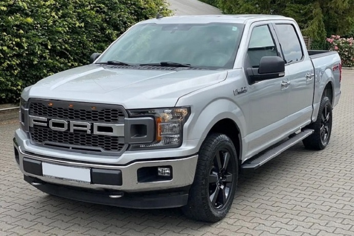 FORD F-150 4X4 V8