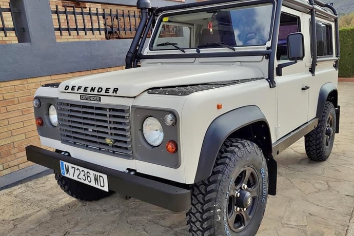 LAND-ROVER DEFENDER 90 único