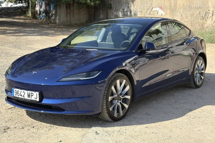 TESLA MODEL 3 Standard Range Premium RWD Premium