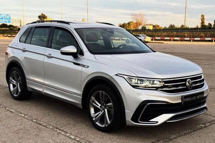 VOLKSWAGEN TIGUAN R LINE 2.0 TDi DSG con TECHO PANORÁMICO, CÁMARA...