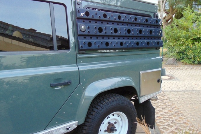 LAND-ROVER DEFENDER 110 Expedition