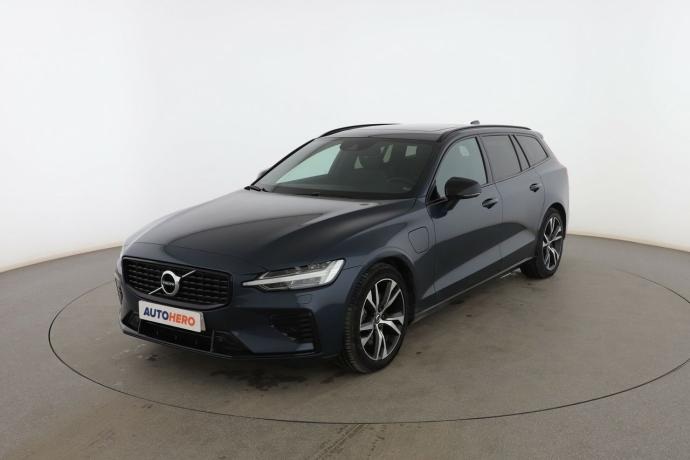 VOLVO V60 2.0 T6 Recharge Plug-in Hybrid Plus Dark AWD