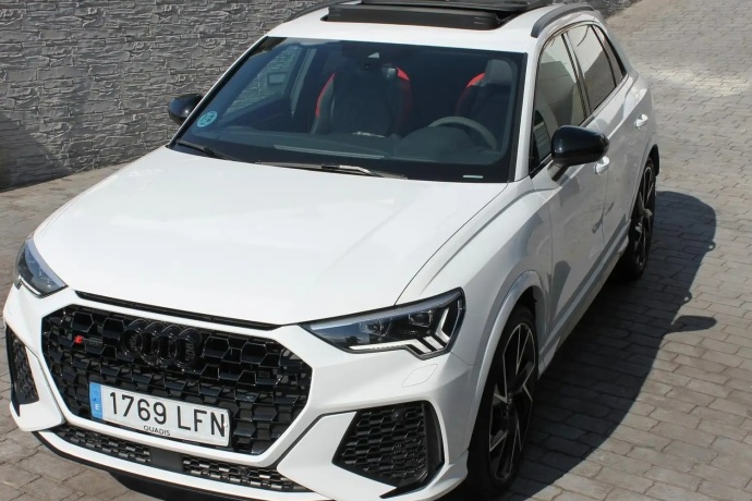AUDI Q3 2.5 TFSI quattro S tronic