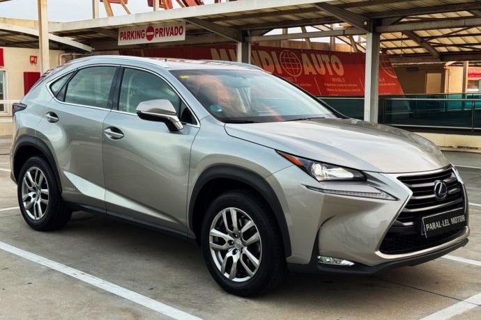 LEXUS NX 2.5 300h EXECUTIVE 4WD con CUERO COMPLETO, CÁMARA TRASERA...