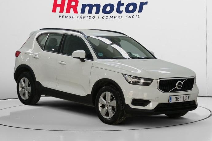 VOLVO XC40 Momentum Core 2WD