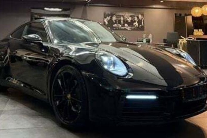 PORSCHE 911 CARRERA 4 COUPE