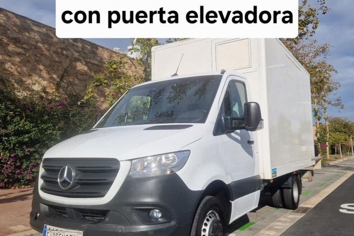 MERCEDES-BENZ SPRINTER 516 LARGO  CON PUERTA ELEVADORA  3.5 T