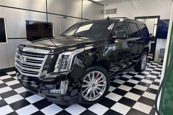 CADILLAC ESCALADE 6.2 L V8 LUXURY