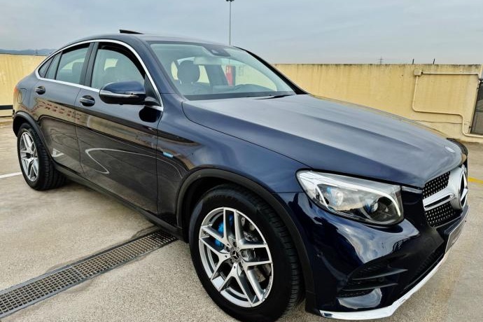 MERCEDES-BENZ GLC 350e AUT "FULL AMG" con TECHO, CAMARA, NAVI...