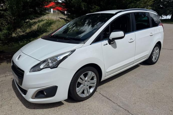 PEUGEOT 5008 1.6 HDI