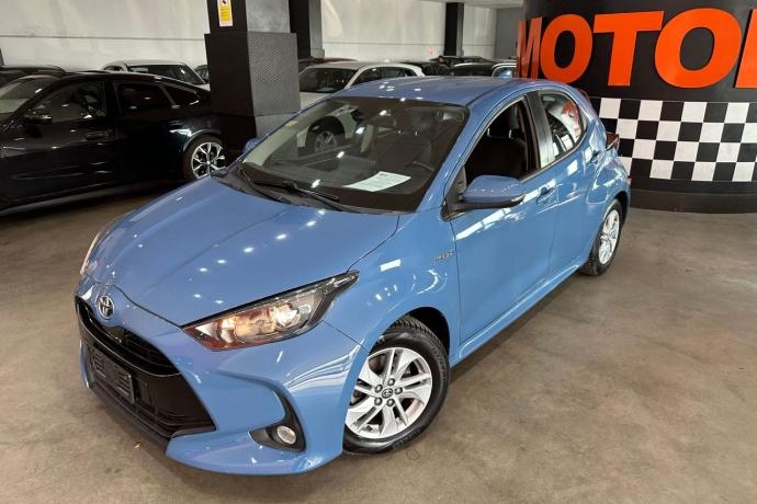 TOYOTA YARIS 1.5 120H Business Plus