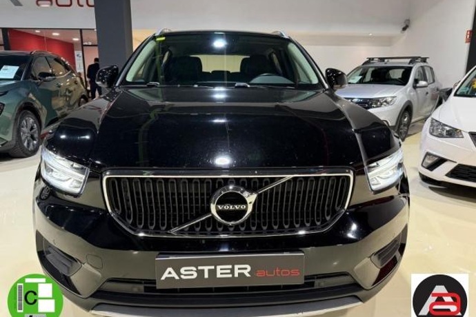 VOLVO XC40 Momentum T4