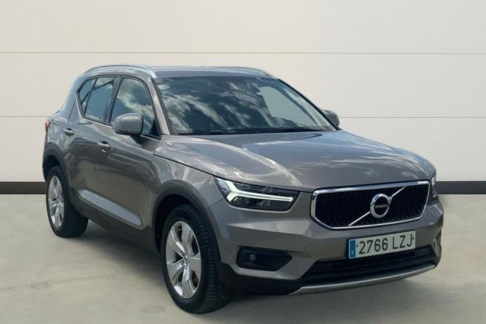 VOLVO XC40 2.0 B4 G MOMENTUM PRO AUTO 4WD 197 5P