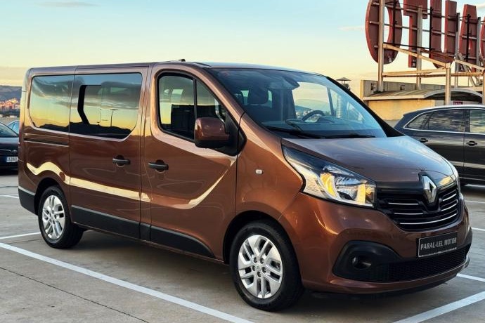 RENAULT TRAFIC 1.6 DCi 9 PLAZAS con CÁMARA TRASERA, DOBLE PUERTA LATERAL...